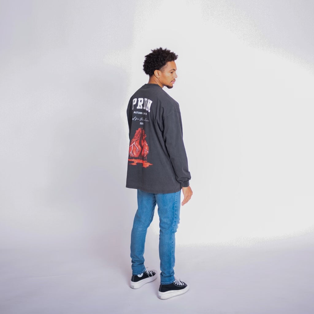 HEARTBREAK LONG SLEEVE T-SHIRT IN WASHED GREY