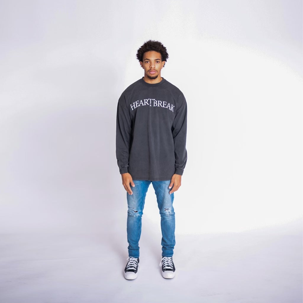 HEARTBREAK LONG SLEEVE T-SHIRT IN WASHED GREY
